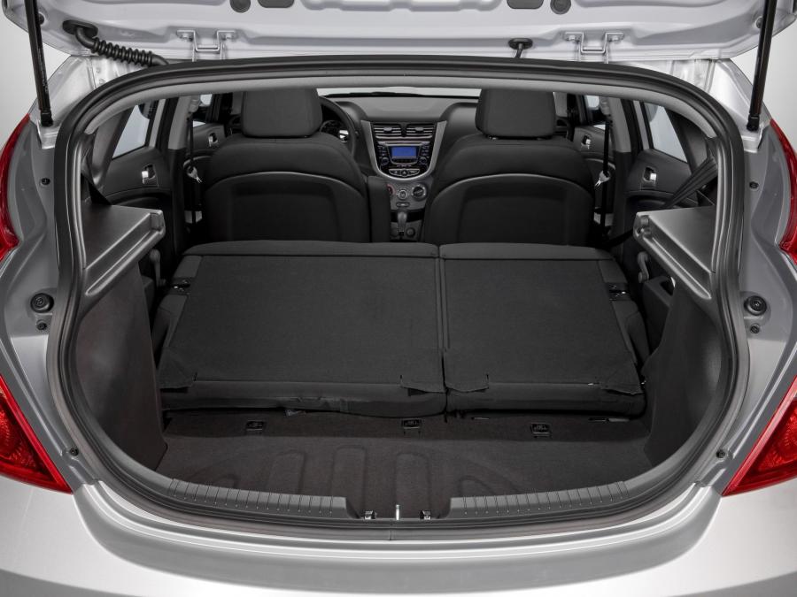  Hyundai Accent 5-Door 2011 года  (US) (фото 4 из 24)